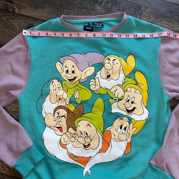 Cakeworthy Seven Dwarves Crewneck Adult Sweatshirt Vintage 90s Small - Picture 11 of 14